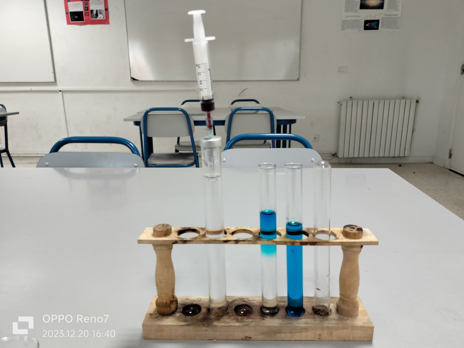 Ground test: dye dispersion in test tubes